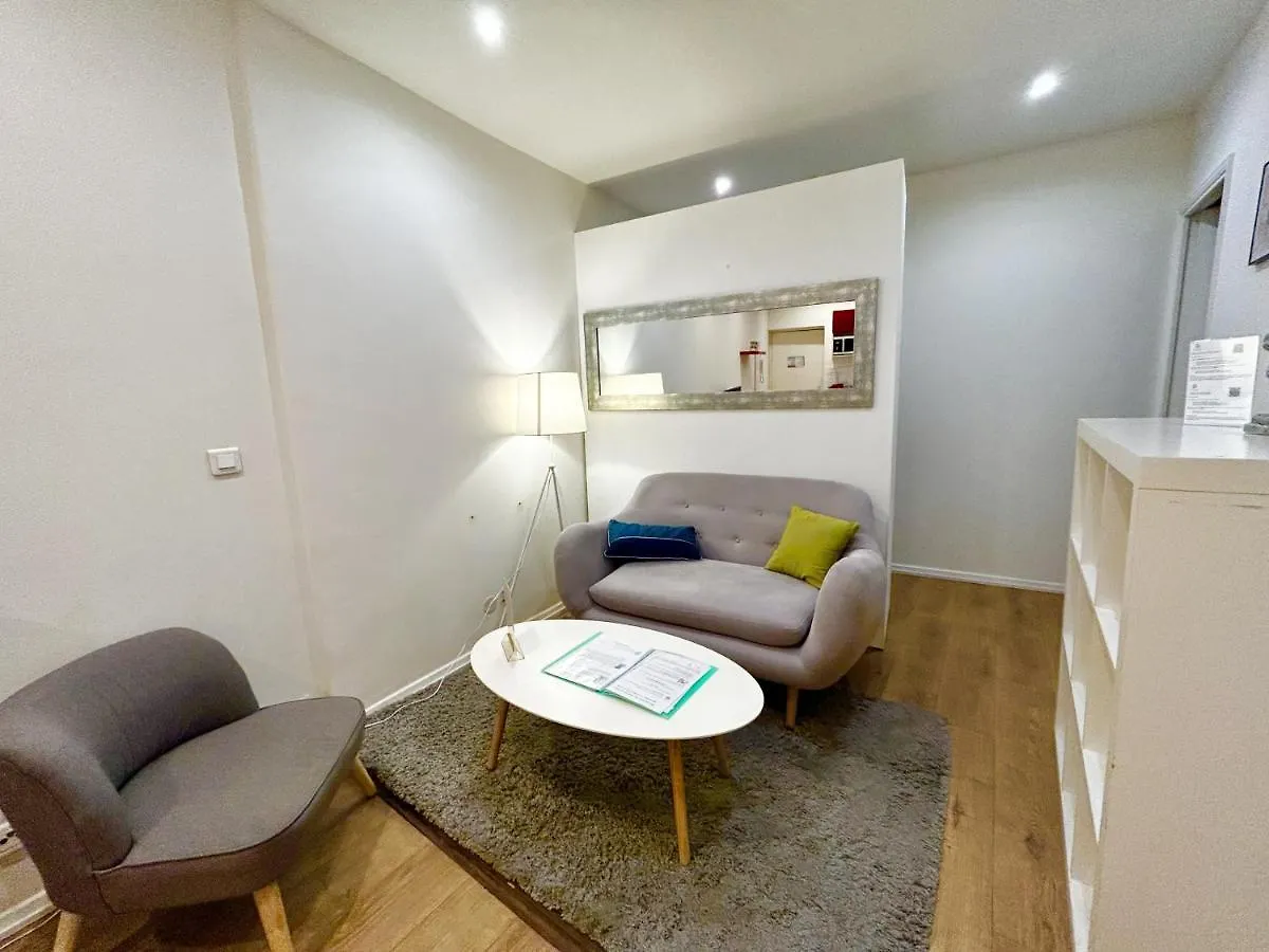 Aparthotel Riviera - Old Town - 2 Minutes Promenade Des Anglais Et Plage - Charmant Appartement 2 Pieces Ac - Chateau 2 Nice 0*,  France